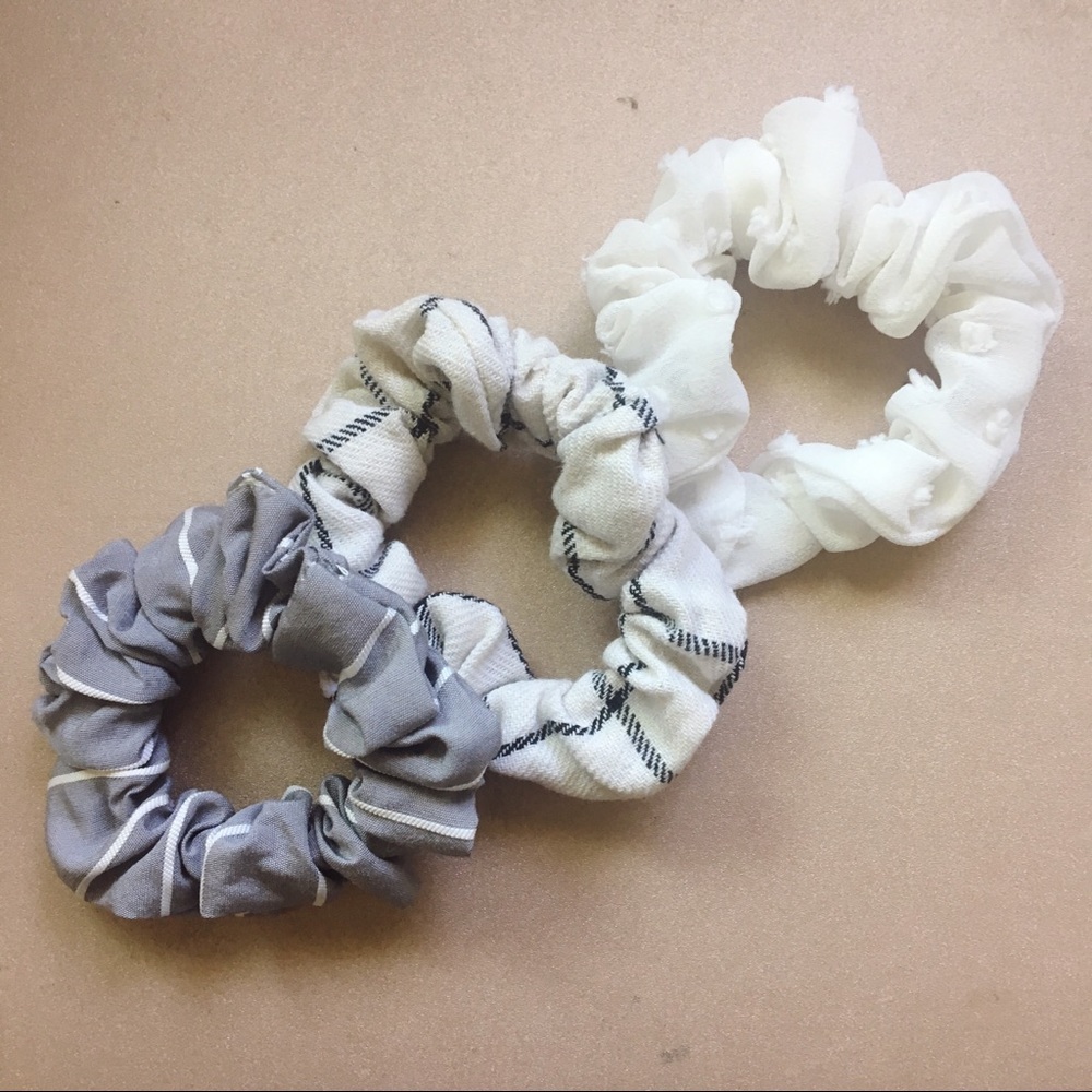 3 scrunchies